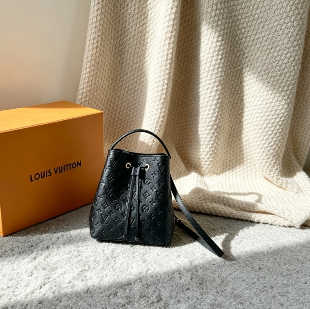 Louis Vuitton Néonoé MM Bag